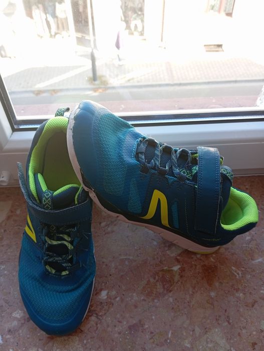 Adidasy chłopięce na siatkówkę newfeel rozm 39