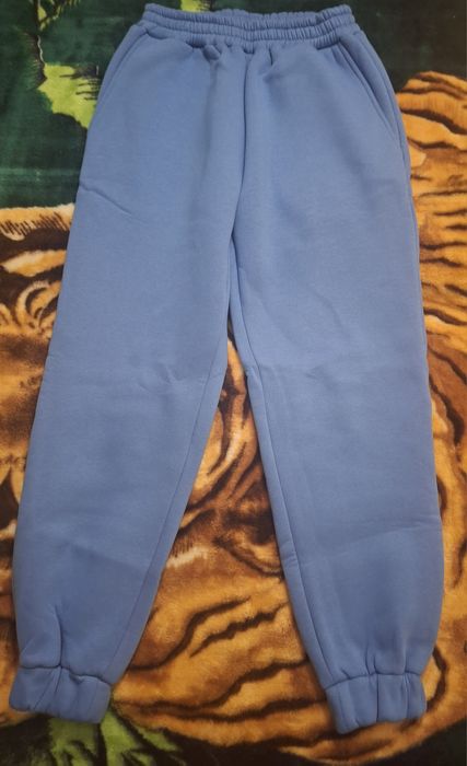 Новий жіночий костюм з вишивкою