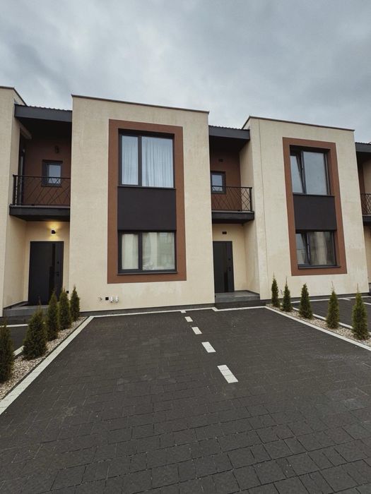 Продаж сучасного таунхаусу