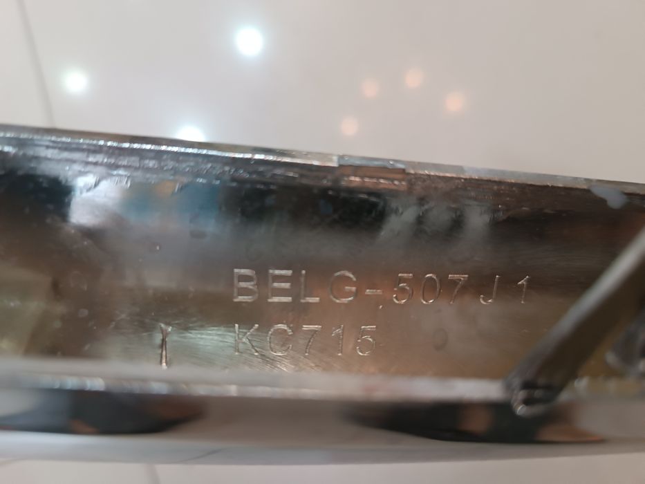 Оригинальная накладка на передний бампер Mazda 3-axela 2020 года