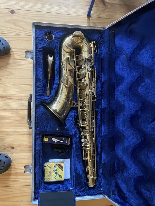 Saxofone Tenor Musica Steyr 702/F-DSIB C/Fá# e estojo