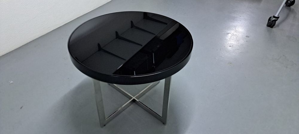 Mesa de apoio para candeeiro.