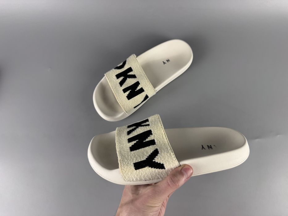 Розмір 36 23 см Жіночі шльопанці бренду DKNY Zax