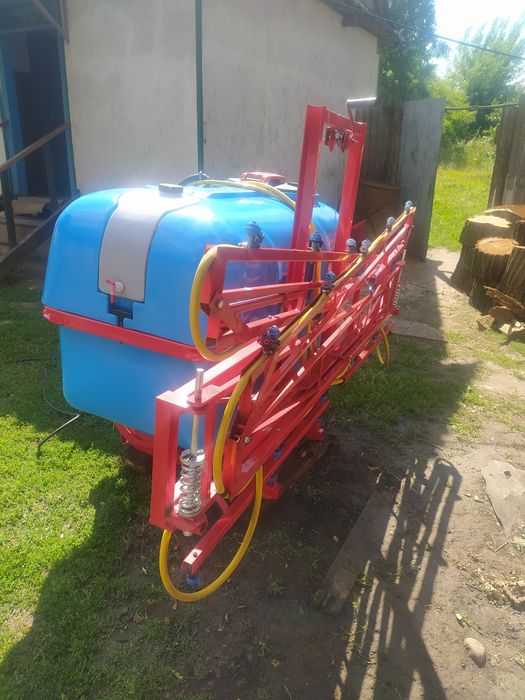 Продам оприскувач на 800л.захват 14м!