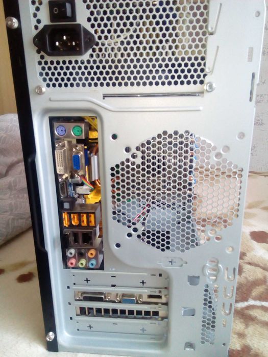 Telewizor Thomson 26HS2246C + komputer stacjonarny