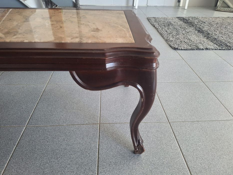 Mesa de centro com pedra mármore