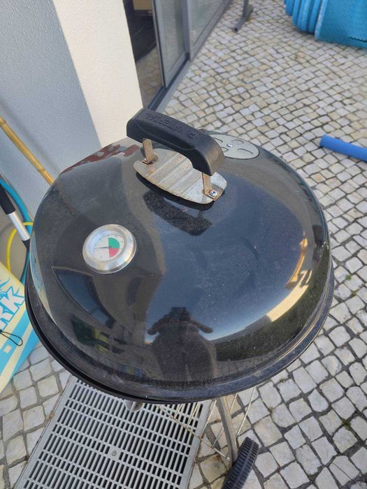 Barbecue a carvão Weber (tipo kettle)