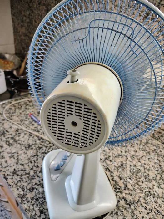 Ventoinha de mesa MAQUEL 38W (3 velocidades e rotativa)