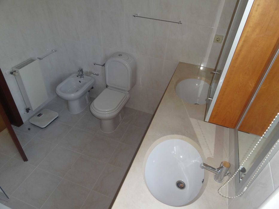 Quarto para arrendar a 5min da U.M Guimarães