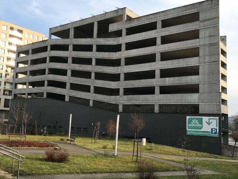 Sprzedam miejsce postojowe.