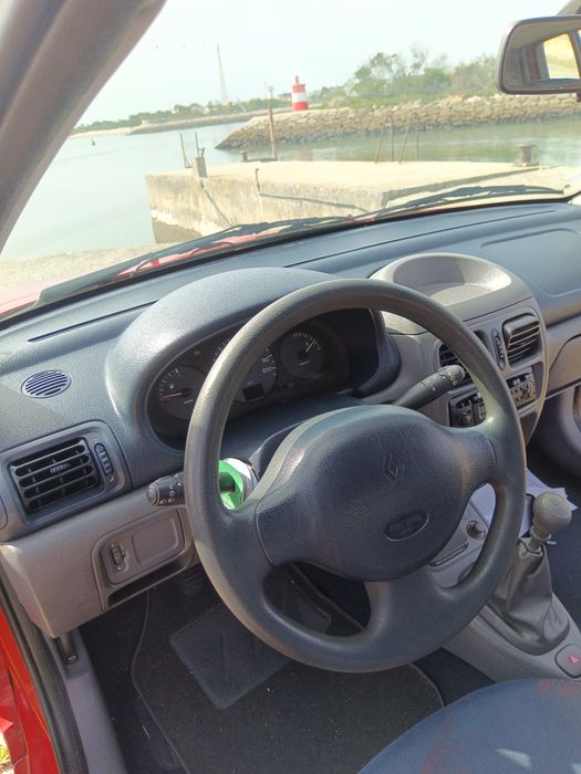 Clio 1.2 ,19000km "novo"