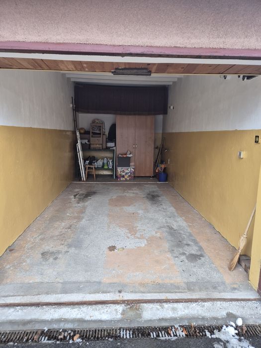 Rezerwacja: Garaż, os. 2 Pułku Lotniczego