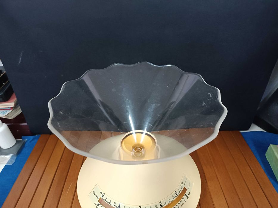 Fabulosa balança de cozinha Guzzini Italiana. Peça de Design