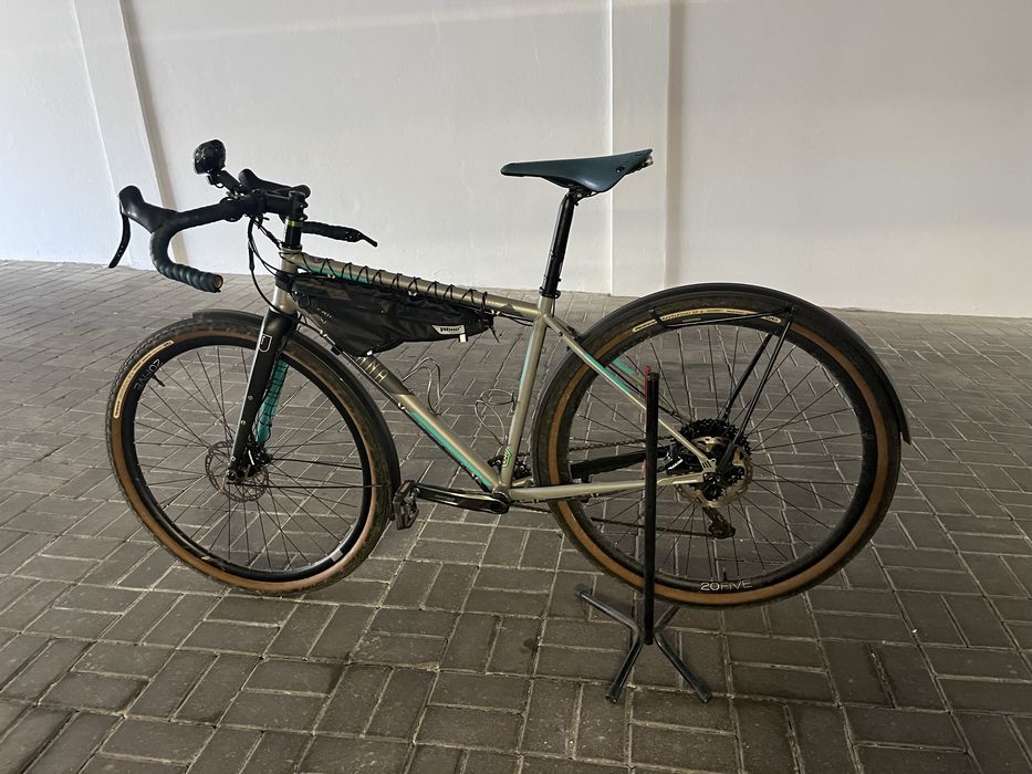 Finna Explorer Reynolds 853, Brooks, Dinamo, gravel