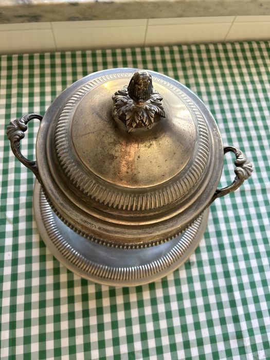 Terrina com prato em casquinha