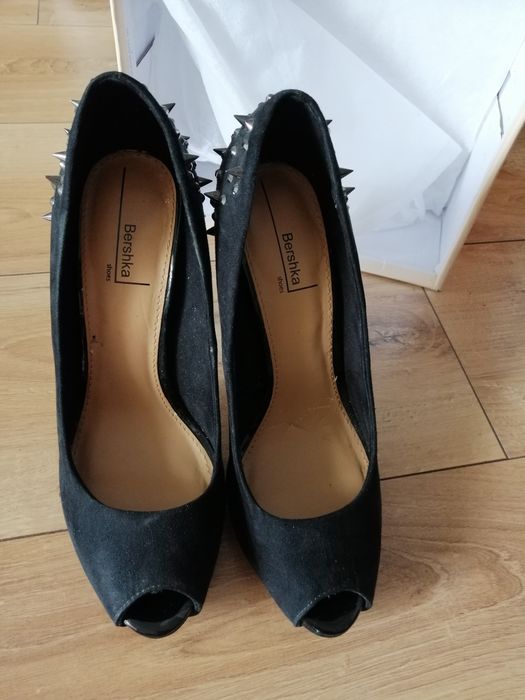 Szpilki z ćwiekami  roz 39 Bershka