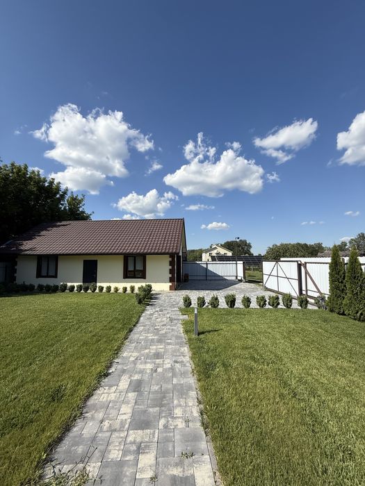 Продам Дом с гаражем(с комуникациями) 12 соток