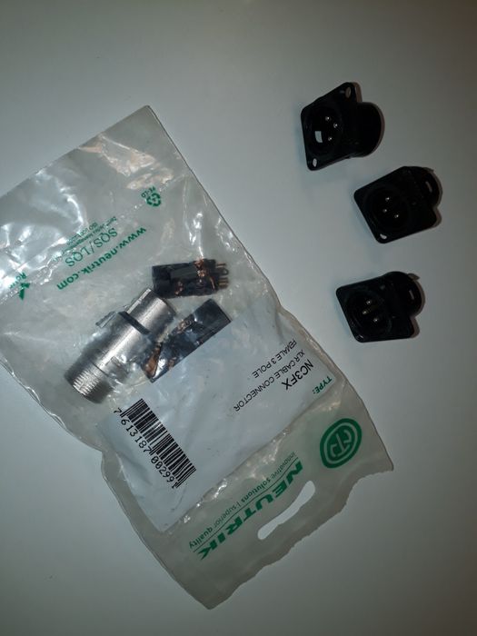 Neutrik Wtyk XLR NC3FX żeński oraz 3 gniazda tablicowe męskie