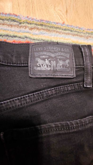 Czarne Levis skinny 25/30