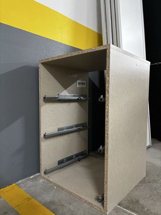 Brand new walk-in wardrobe (roupeiro com portas de correr)