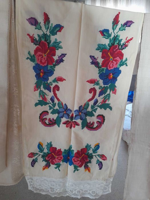 Рушники вишиті?доріжки домотканні