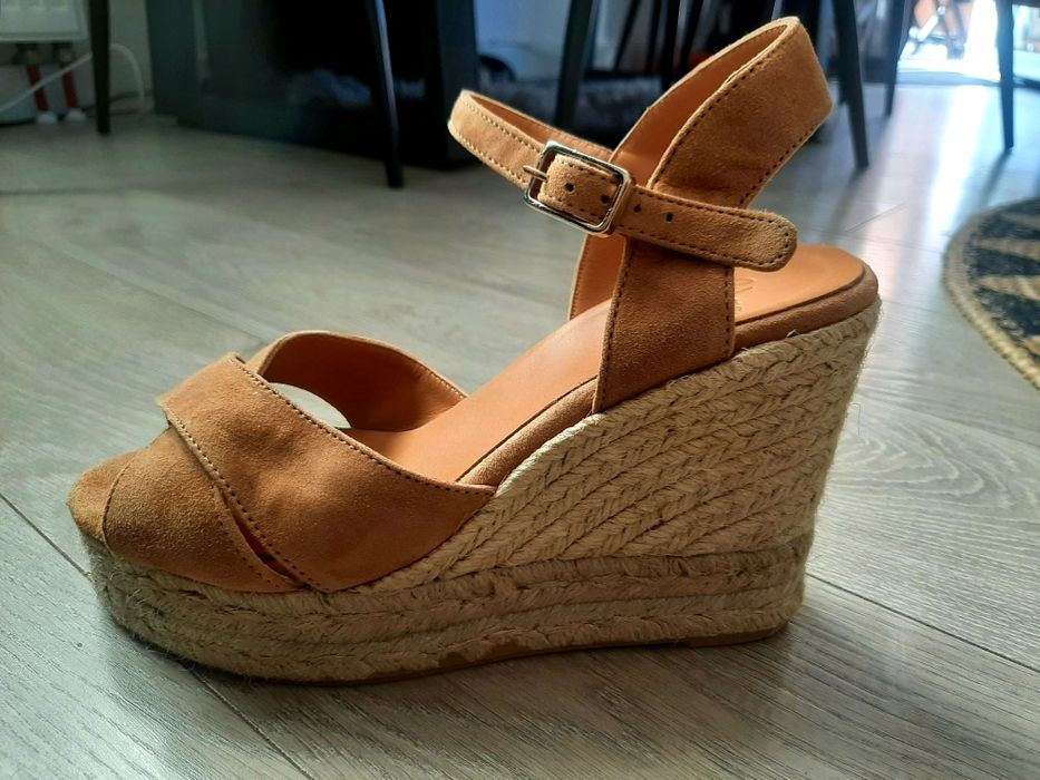 Buty damskie espadryle.
