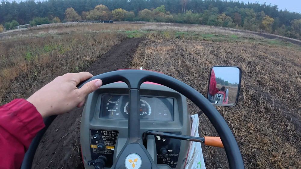 Стара ціна 6700 $. Продаю Міsubishi MT200 + (Фреза, Плуг, Картоплекопалка, Віялка, Дах)