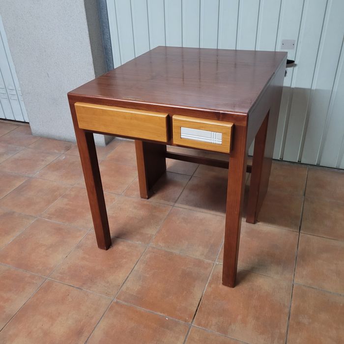 Mesa / Escreveninha com gavetas para despachar