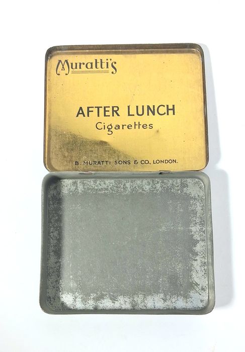 Lata antiga cigarros Murattis