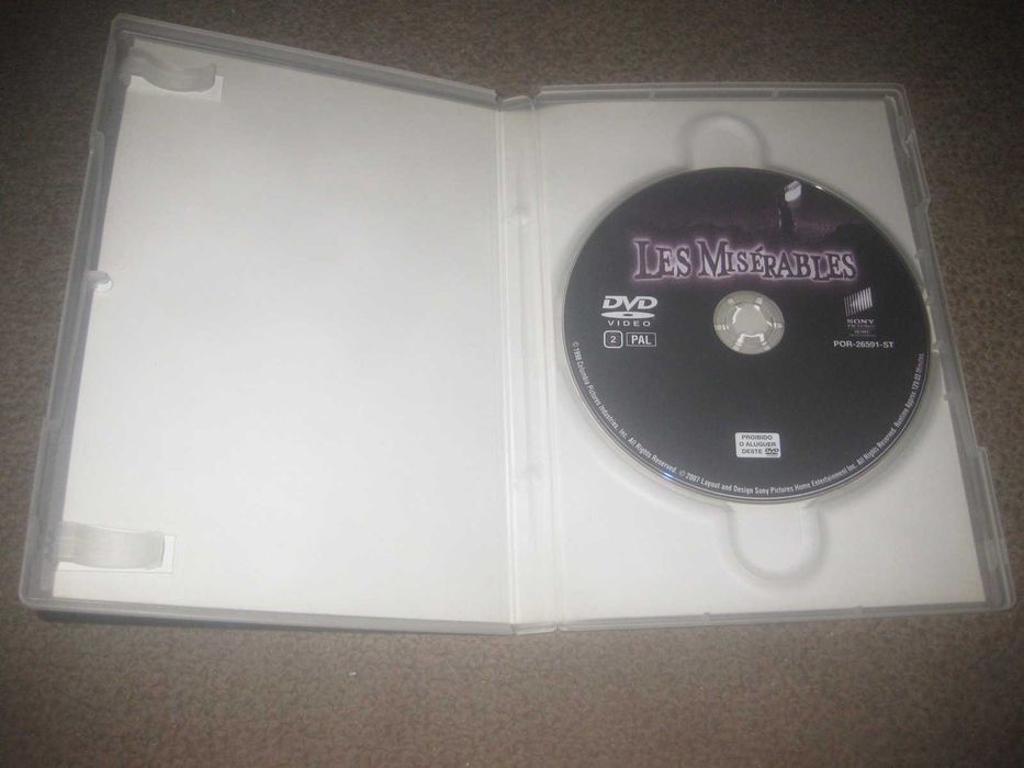 DVD "Os Miseráveis" com Liam Neeson