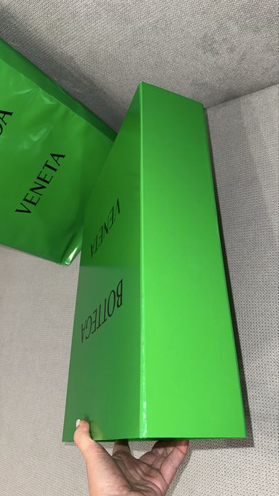 Bottega Veneta оригінальне пакування. Пакет і коробка з клапаном на магніті.