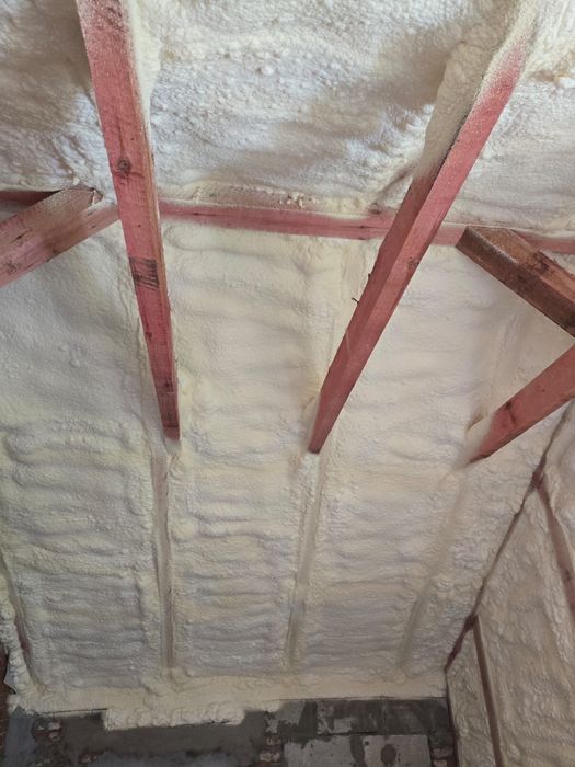 Izolacje natryskowe piana pur ocieplenia docieplenia poddaszy