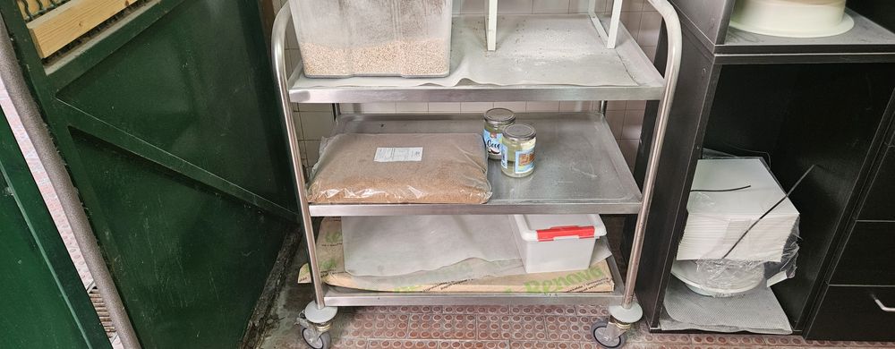 Carro em inox com 3 prateleiras