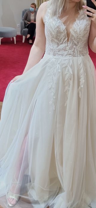 Suknia slubna ecru z blyszczacym tiulem