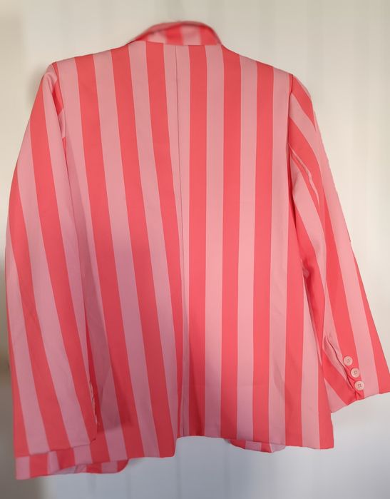 Blazer Inspiração "Zara "com uma gola subida de estilo mandarim. L/Xl. Novo com etiqueta
