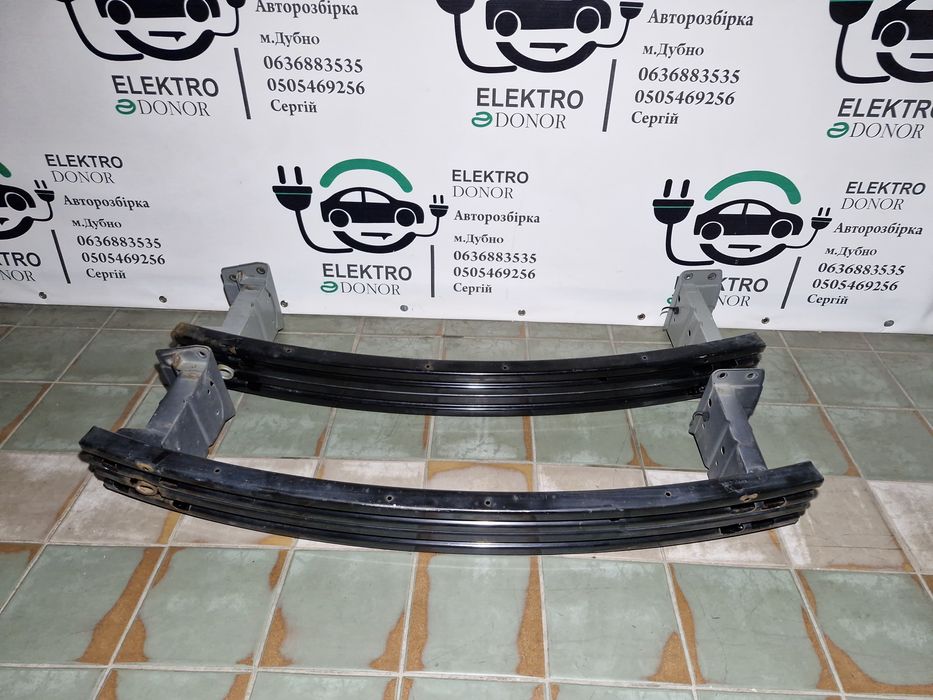 Абсорбер підсилювач переднього бампера Nissan Leaf 18-24 р.