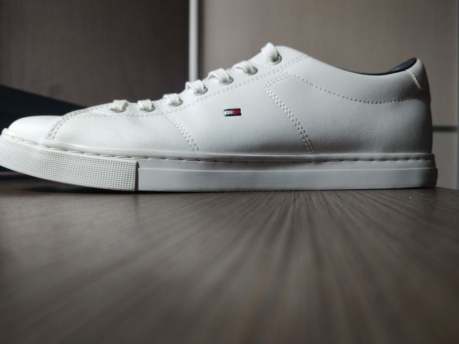 Чоловічі кросівки Tommy Hilfiger Essential Leather білі (45 EU)