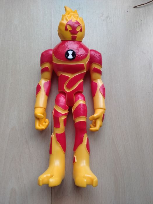 Boneco Ben 10 30 cm