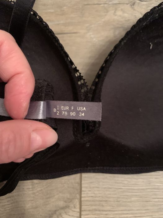 Бюзгалтер чорний