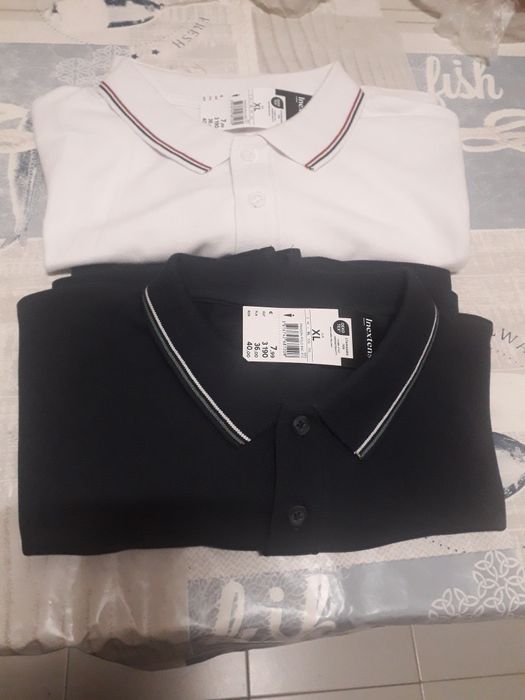 Dois polos tamanho xl novos .