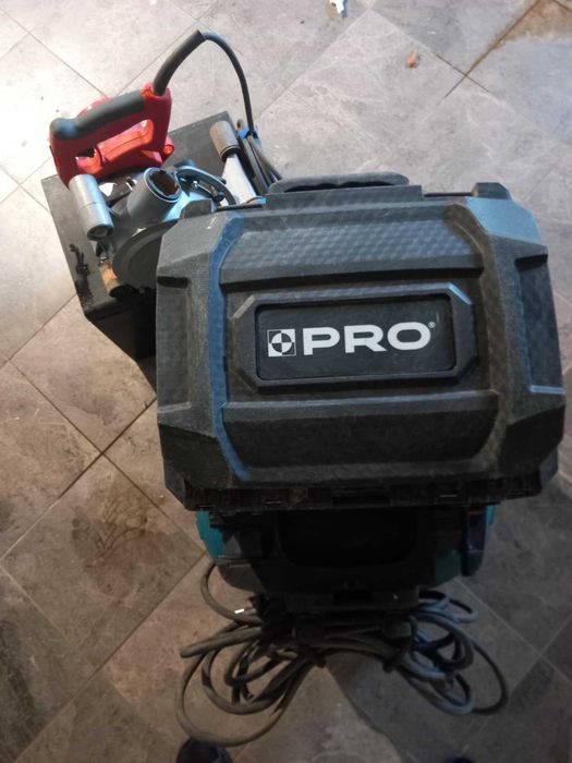 zestaw narzędzi gotowy dla elektryka