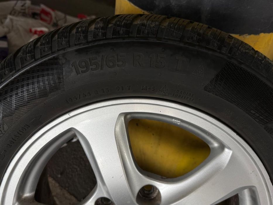 Продам ориганальные диски HONDA R15 с зимней резиной CONTINENTAL  195/65-R15 2020 года
