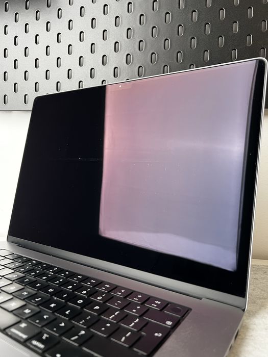 Macbook pro 16 M1 MAX 32GB RAM 1TB 32-core GPU