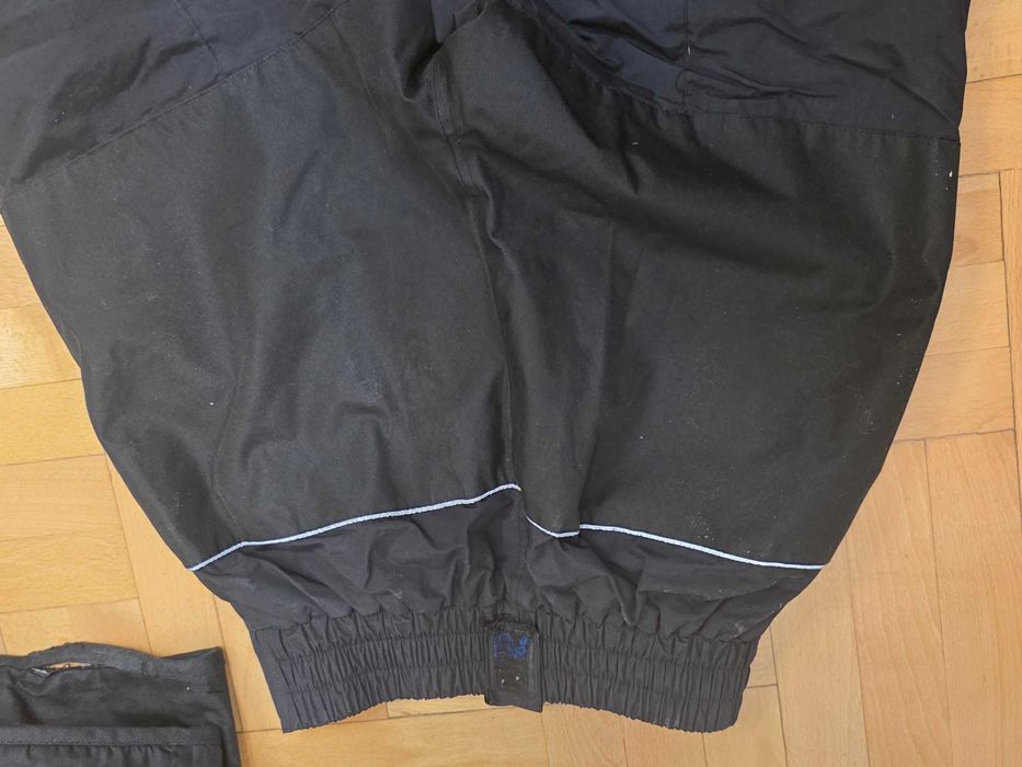 Czarne spodnie sportowe marki Protech Activewear Dynamics.