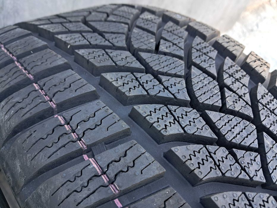 Резина зимова, НОВА, Good Year Ultra Grip Perfomance + MO-V 245/55 R17 (арт.12817)