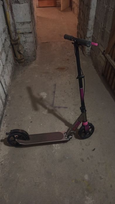 Hulajnoga Scooter z różowym dodatkami