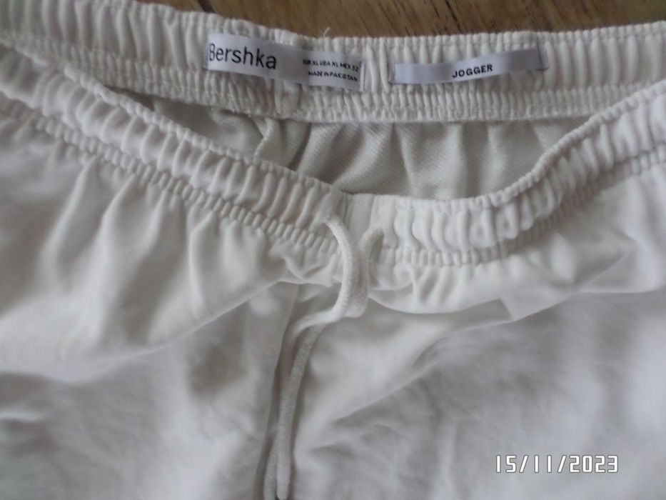 Firmowe spodnie dresowe -Bershka -XL-jogger
