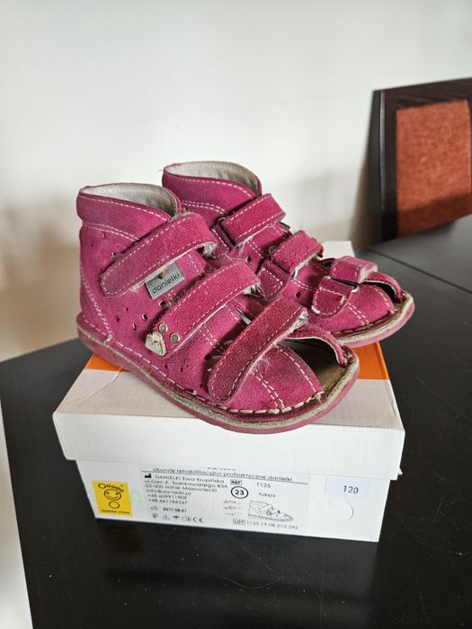 Sandałki Danielki 23