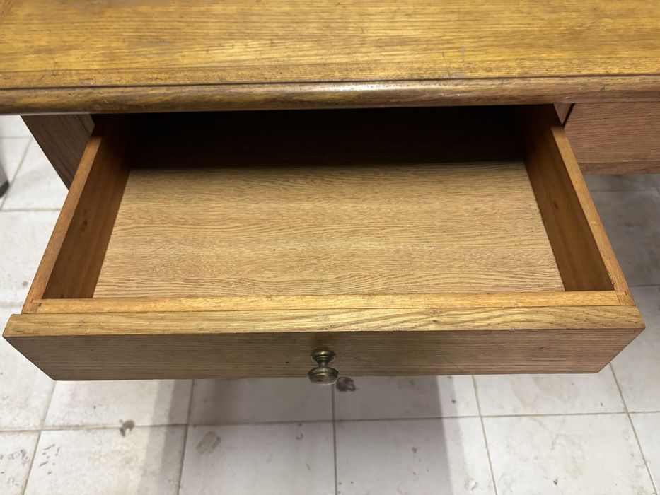 Mesa de apoio de madeira