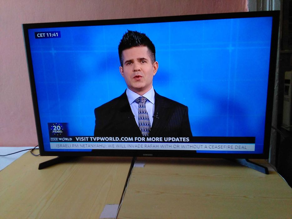 tv samsung 32 cali  UE32M5002AK Led  DVBT-2  HEVC , jak nowy